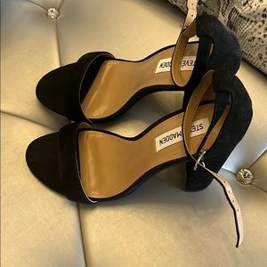 STEVE MADDEN NEVER WORN CARRSON  HEELS